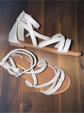 Funkymonkey White Gladiator Sandals Strappy - Girls Size 1